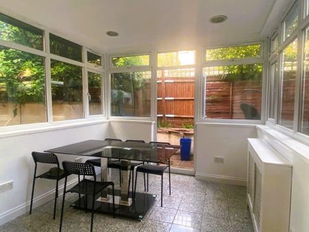 4 bedroom semi-detached house to rent - Photo 3