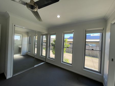 Ultra Modern and really close to beach - Photo 5