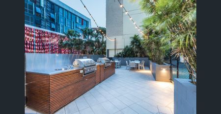 Picturesque location offering semi furnished executive Living - Photo 3