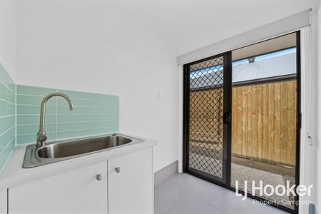 Brand New Family Home - 2 x Living Zones - Great Yard Space - Photo 5