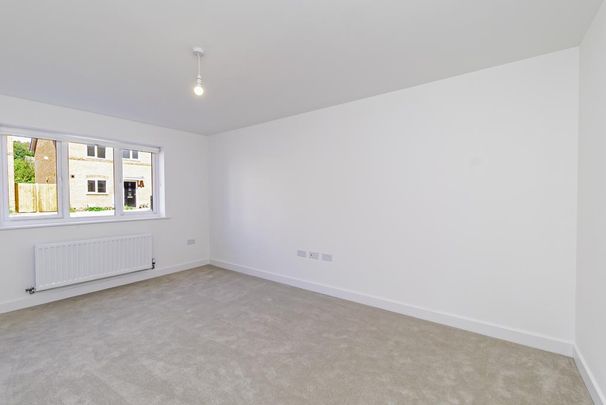 4 bedroom semi-detached house to rent - Photo 1