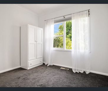 Charming Two Bedroom Home in a Convenient Croydon Location - 5 MONT... - Photo 1