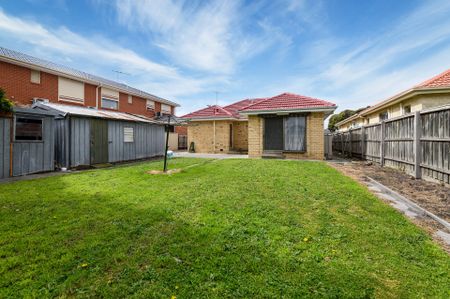 Two Living Areas - Photo 2