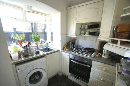 2 bedroom maisonette to rent - Photo 4