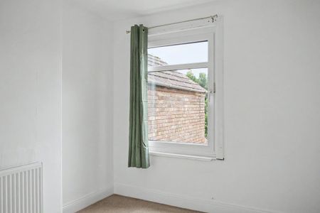 3 bedroom terraced house to rent - Photo 2