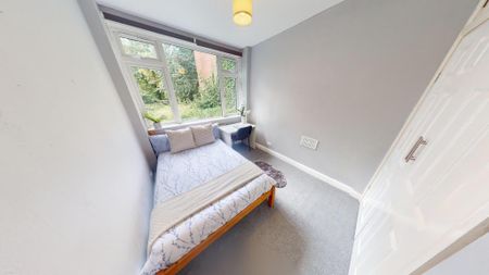 4 bedroom semi-detached house to rent - Photo 2