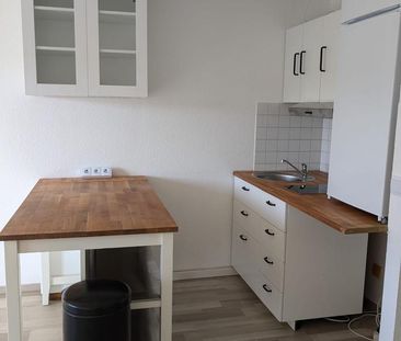 Charmante 1-Zimmer-Wohnung, Einbauküche, Balkon, Tiefgaragenplatz - Photo 1