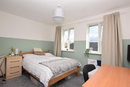 4 bedroom terraced house to rent - Photo 4