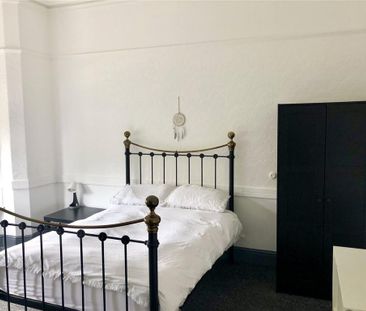 5 bedroom end of terrace house to rent - Photo 3