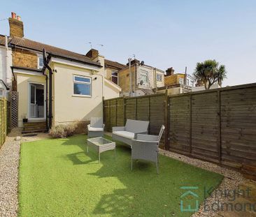 2 bedroom terraced house to rent - Photo 4