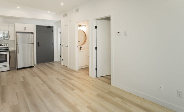 Kingston: Black Accents – 710 Westminster, Winnipeg, MB - Photo 1