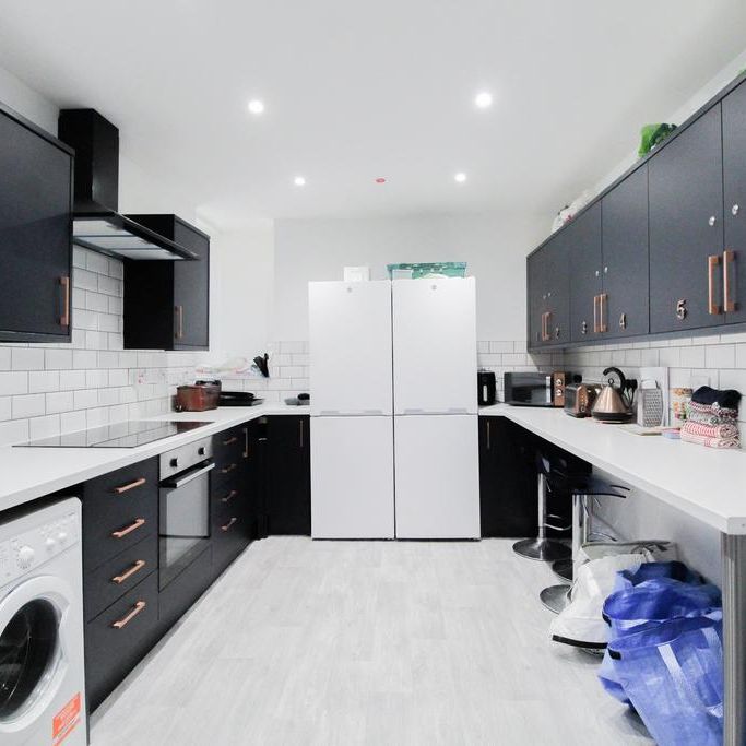 1 bedroom in a house share to rent - Photo 1
