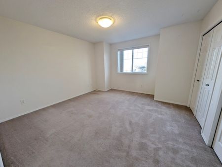 9045 Scott Crescent - Photo 4