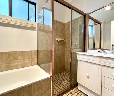 Well Appointed Townhouse - Photo 2