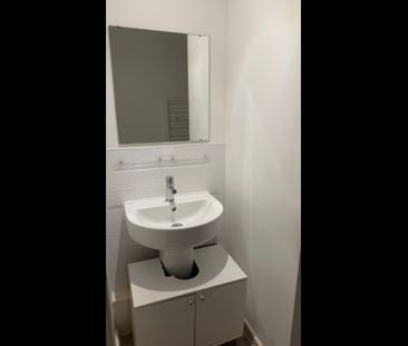 Room in a Shared Flat, Clarence St, M7 - Photo 4