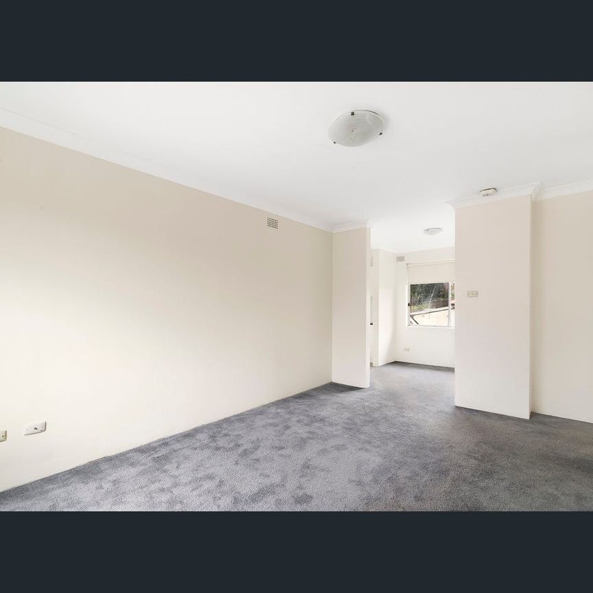 BRIGHT & SPACIOUS! - Photo 1