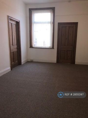 3 bedroom flat to rent - Photo 3