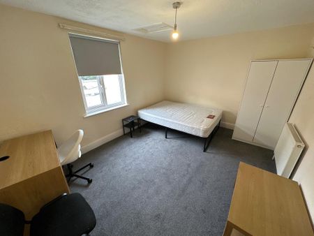 2 bedroom flat to rent - Photo 2
