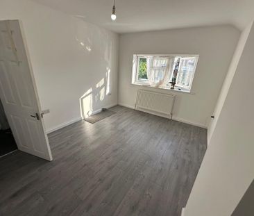 4 bedroom end of terrace house to rent - Photo 3