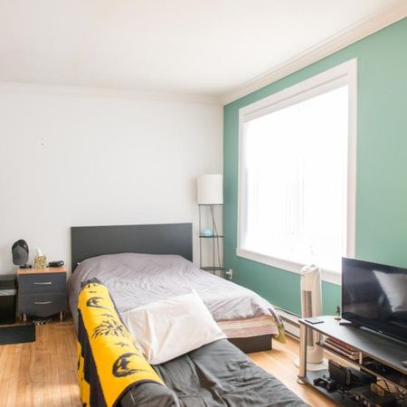 Loft à ST-ROCH - bien situé - Photo 3