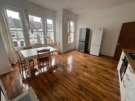 4 Bed Flat, Helix Road, SW2 - Photo 1