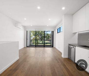 Park-Facing Townhome For Rent - Photo 2