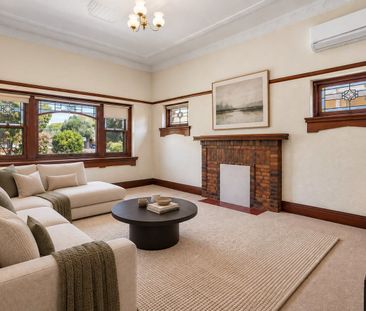 Charming 1930s Villa in the Heart of Elsternwick - Photo 1
