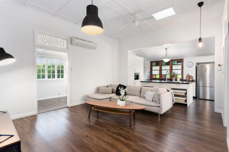 STUNNING CHARACTER HOME + LARGE BLOCK + POOL! $750/wk INC PART WATER + LAWN & POOL MAINTENANCE - Photo 2