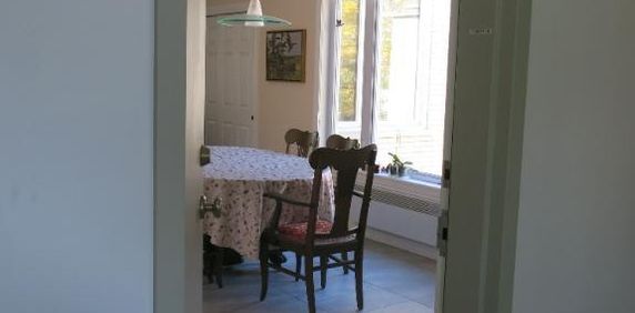 Grand 5½ dans petit immeuble tranquille - Photo 2