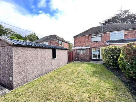 Bedroom Semi-detached House Available,urmstom, M41 - Photo 4