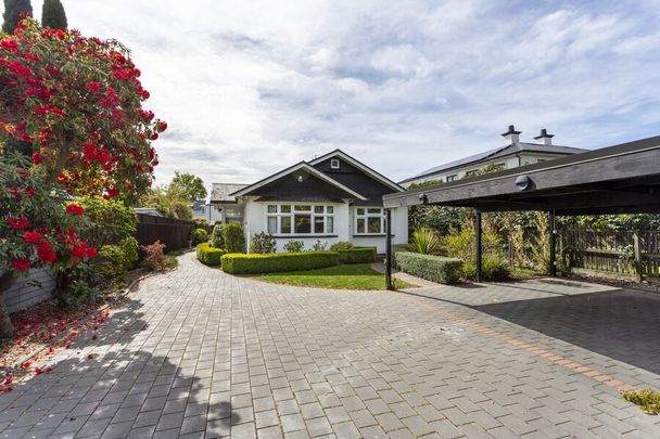 Pet friendly executive home in Strowan! - Photo 1