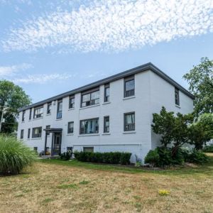 389-401 Yonge Street Apartments - Photo 2