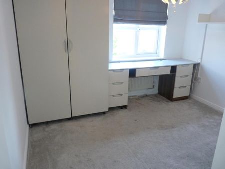 3 bedroom detached house to rent - Photo 4