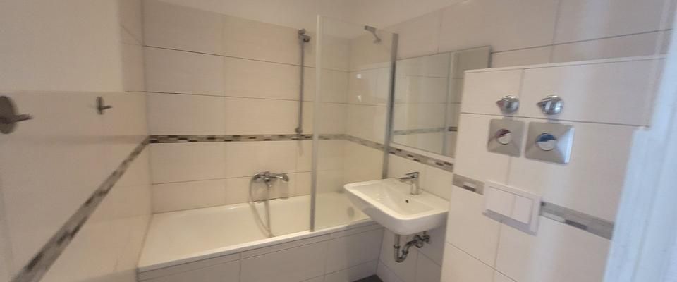 GERÄUMIGE 4 ZIMMER-WOHNUNG FÜR FAMILIEN - EBK & Balkon - Foto 1