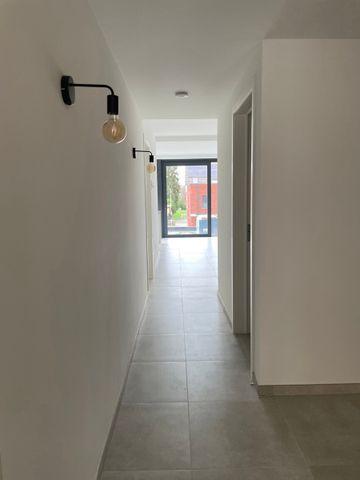 Gelijkvloerse verdieping te huur - Photo 2