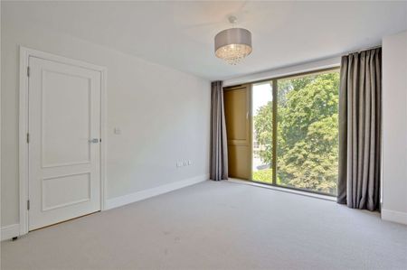 Spacious and very luxurious apartment in the heart of Farnham. - Photo 3