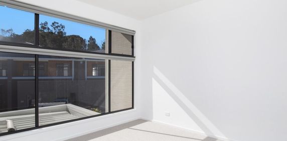 Water Front Townhome in Hope Island - Photo 2