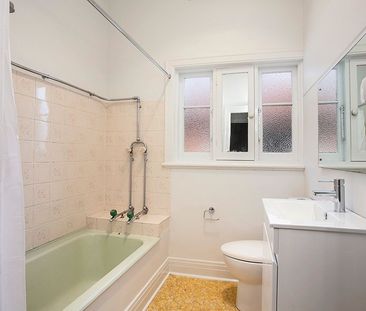 If space is what you're looking for, look no further! - Photo 4