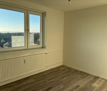 **Frisch RENOVIERTE helle Wohnung mit WUNDERBARER AUSSICHT** - Photo 2