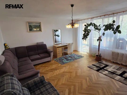 Pronájem velkého bytu 3+1 v centru Skutče. - Fotografie 1