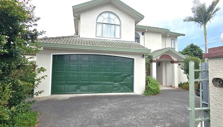 4 Bedrooms. Forrest Hill - Photo 2