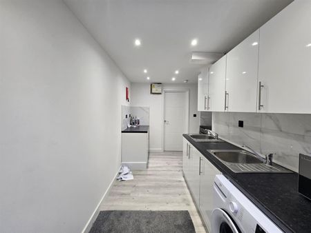 Hawthorn Way, Shepperton TW17, London - Photo 3