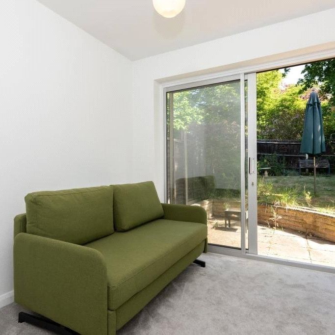 Marlborough Drive, Weybridge, KT13 - Photo 1