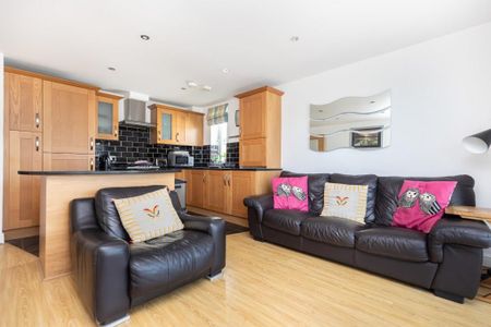 2 bedroom ground floor flat to rent - Photo 3