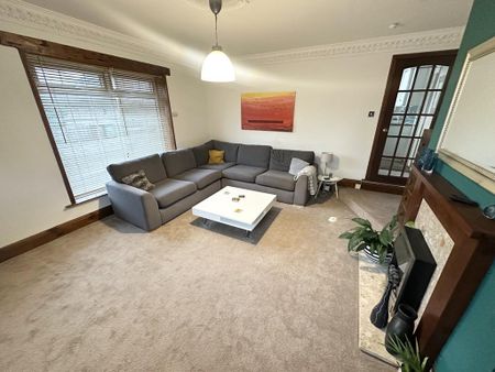 4 bedroom end of terrace house to rent - Photo 2