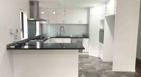 5 bed family home! - Photo 4