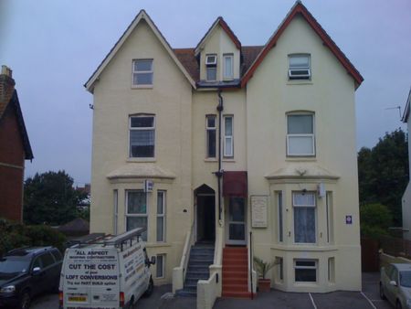 Waverley Road, Southsea, PO5 - Photo 2