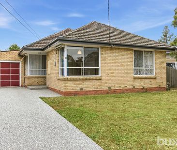 Sun-Filled 3 Bedroom Family Living in a Parkside Cul-de-Sac - Photo 2