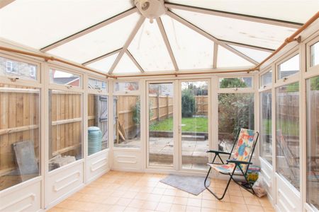 Lowry Close, Haverhill - Photo 2