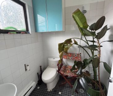 1024 Queen Street W #2R - Photo 4